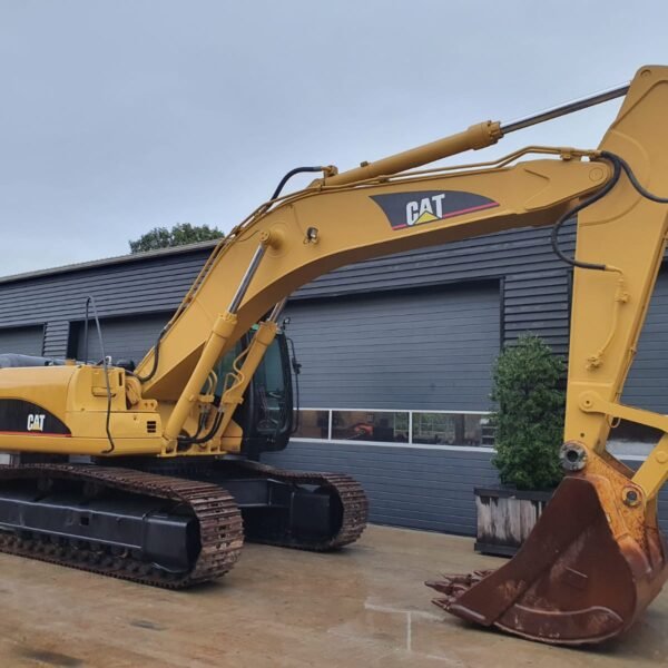 Pelle sur chenilles Caterpillar 330C 2005 – 14400 heures – 32,4 tonnes