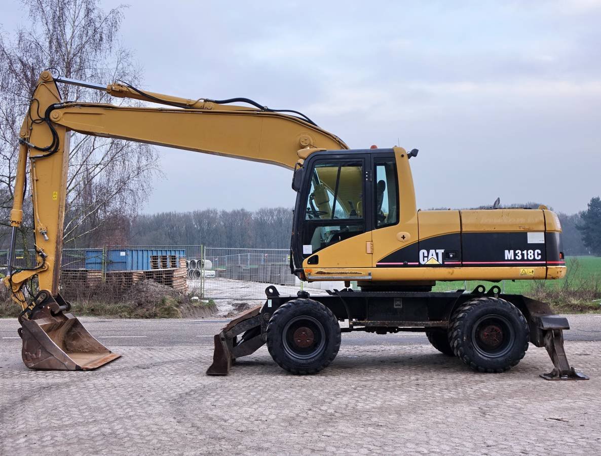 2005-Caterpillar-M318C-004.jpg