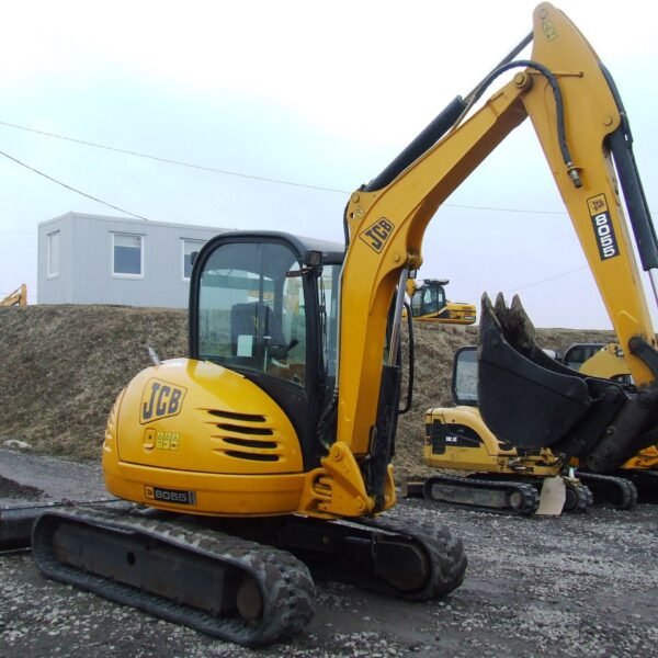 Mini-pelle d’occasion JCB 8055 RTS (2008) – 5,3T – Moteur Isuzu 34,1 kW – Portée 6 m – Image 1