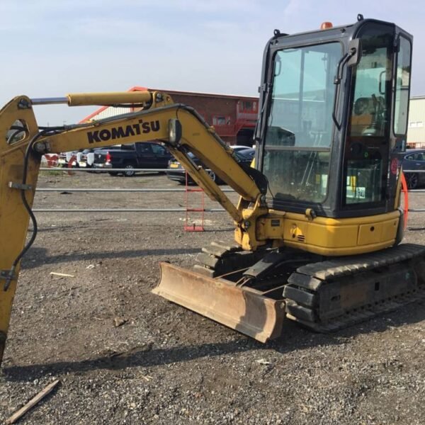 Mini-pelle d’occasion Komatsu PC26MR-3 (2012) – 2,8T – Moteur 15,7 kW – Image 1