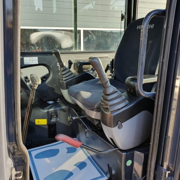 Mini-pelle Hitachi ZX22U-2 CLR (2014) – 2,53T – occasion – Image 2