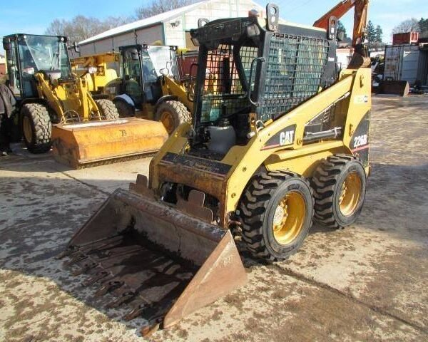 Chargeuse compacte Caterpillar 226B – 2005 – Image 4