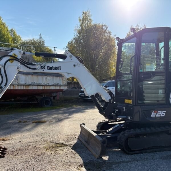 Mini-pelle Bobcat E26 2023 – 980 heures – Occasion – Image 4