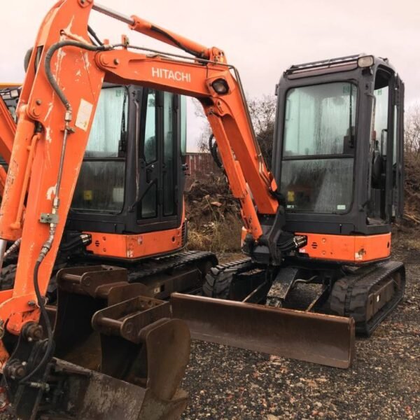 Mini-pelle d’occasion Hitachi ZX30U-2 (2008) – 3,4T – Moteur Yanmar 22,3 kW – Image 1