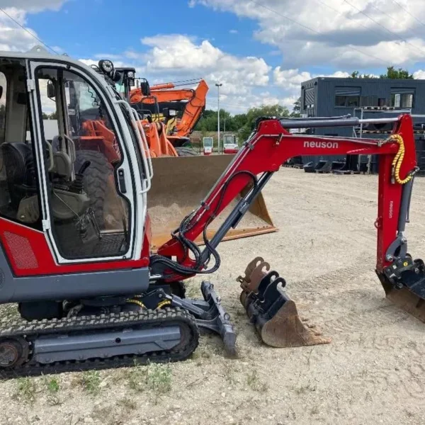 Neuson 2202 RDV (1998) – Mini Pelle 2T – Bon État, Révisée et Prête à l’Emploi – Image 3
