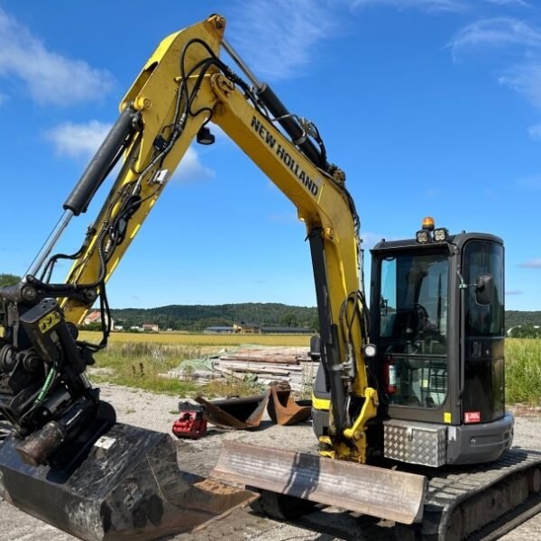 Mini-pelle d’occasion New Holland E50B SR (2012) – 5,1T + Remorque – Image 2