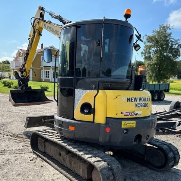 Mini-pelle d’occasion New Holland E50B SR (2012) – 5,1T + Remorque – Image 3