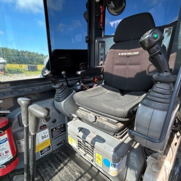 Mini-pelle d’occasion New Holland E50B SR (2012) – 5,1T + Remorque – Image 5