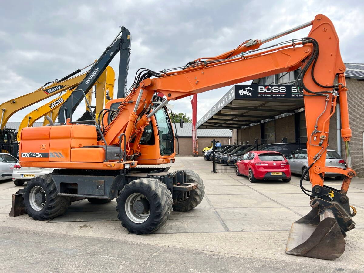 Pelle-Doosan-DX140W-02.jpg