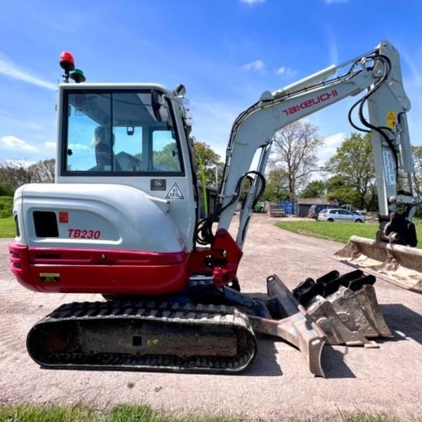 Takeuchi TB230 (2018) – Mini Pelle 2,8T – 2916h – Entièrement Révisée – Image 5