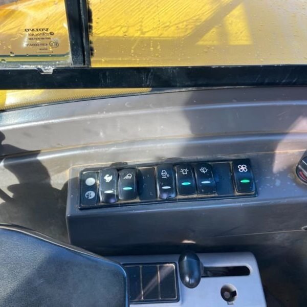 Mini Pelle d’occasion Volvo EC27C (2015) – 3095h – Cabine Climatisée – Image 8
