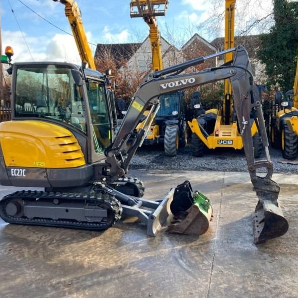 Mini Pelle d’occasion Volvo EC27C (2015) – 3095h – Cabine Climatisée – Image 1